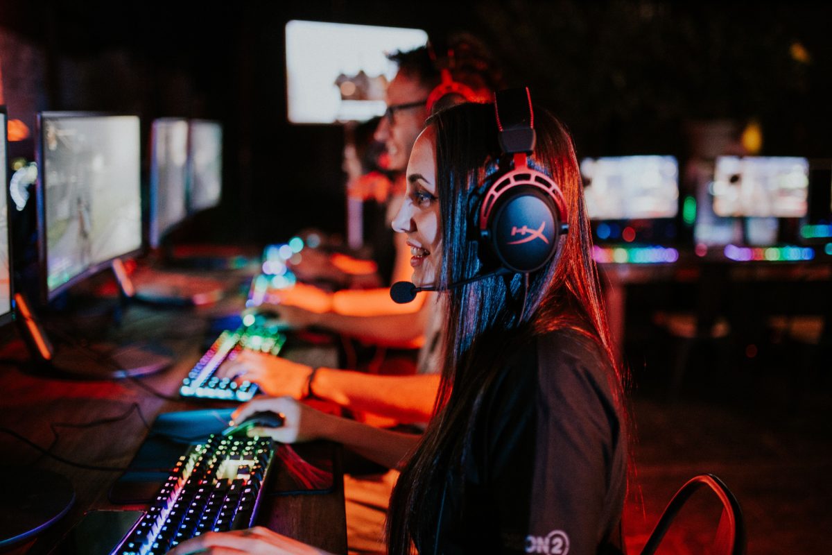 Valorant vs. Counter-Strike: ¿Podrá el juego de Riot arrebatarle el trono a la leyenda de los shooters?